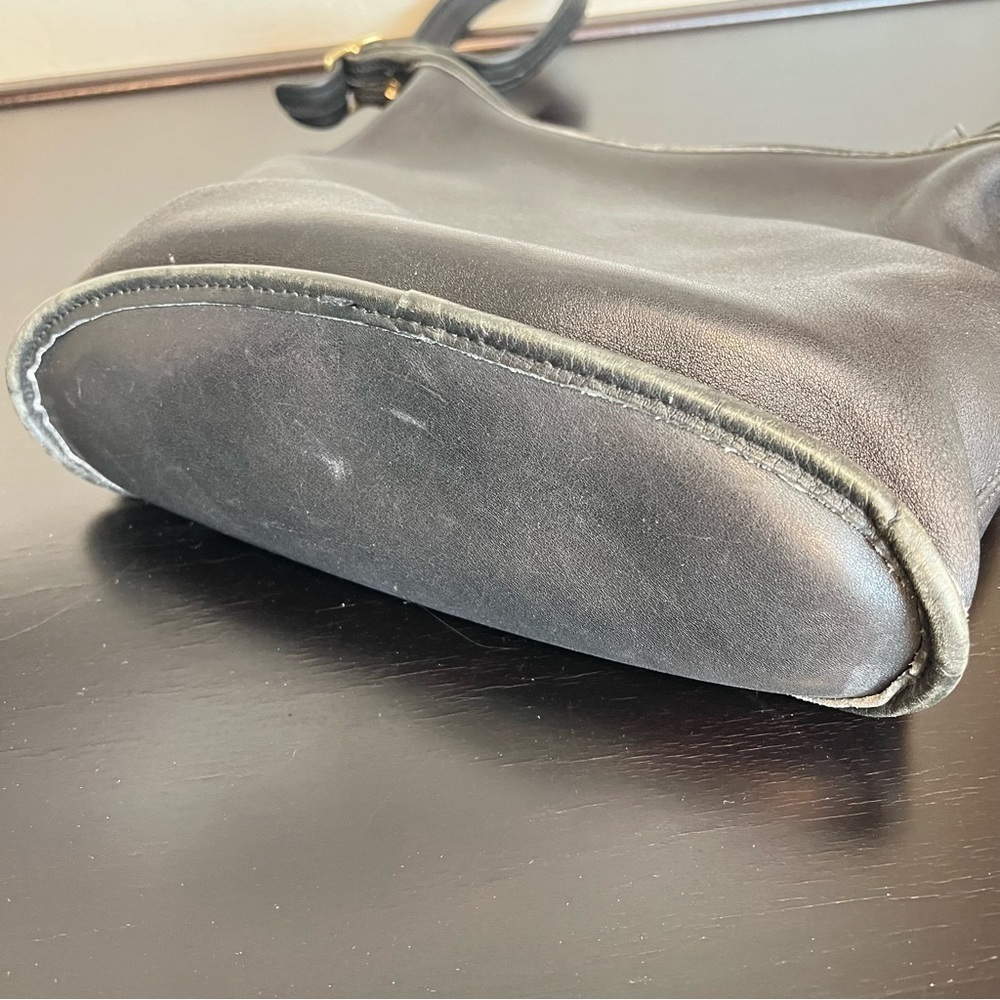 Vintage Coach 1996 medium sized duffle bag with zipper closure, black leather - Picture 4 of 16